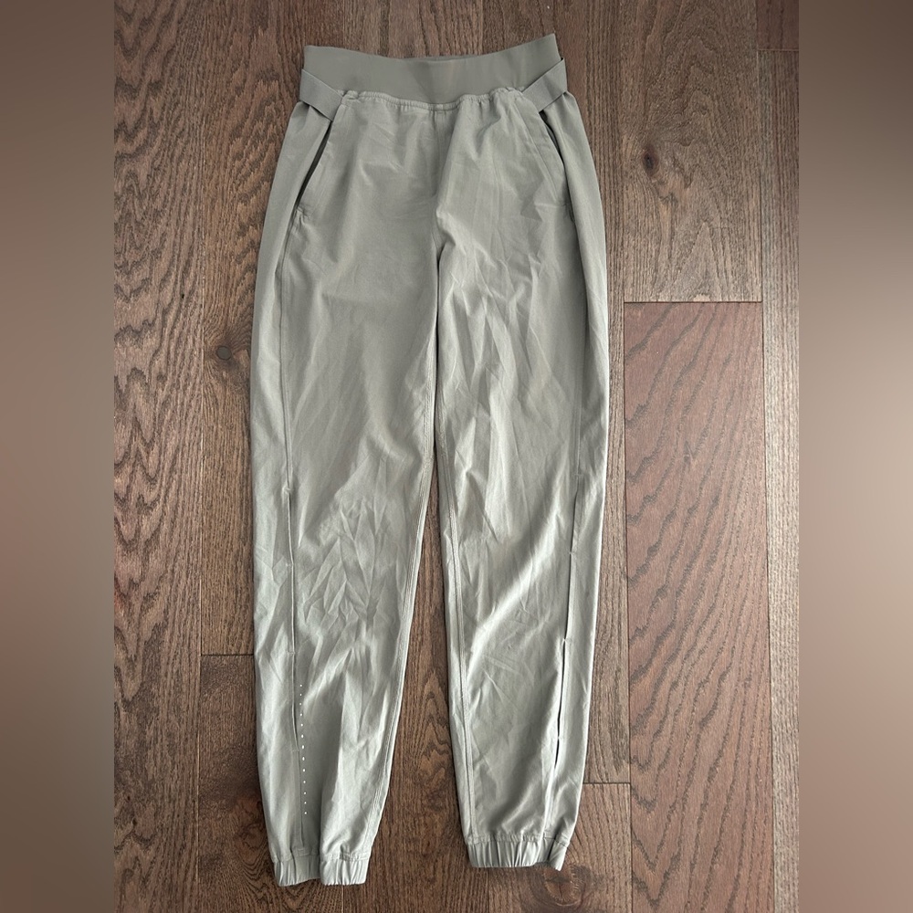 Lululemon Size 2 Adapted State High Rise Airflow Joggers